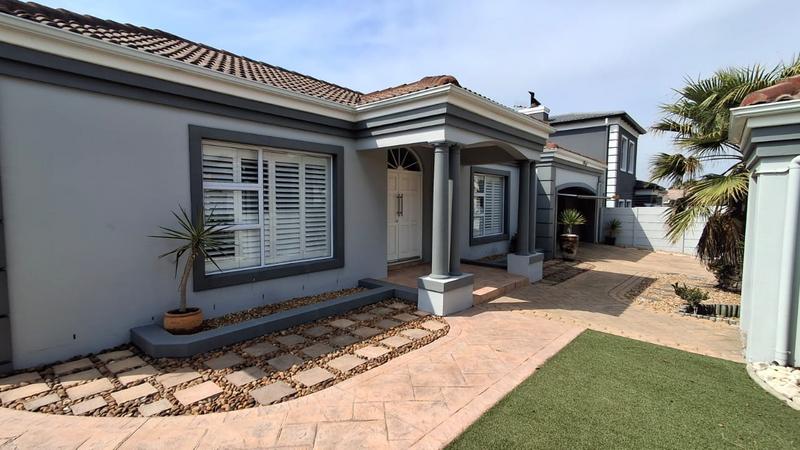 4 Bedroom Property for Sale in West Beach Western Cape